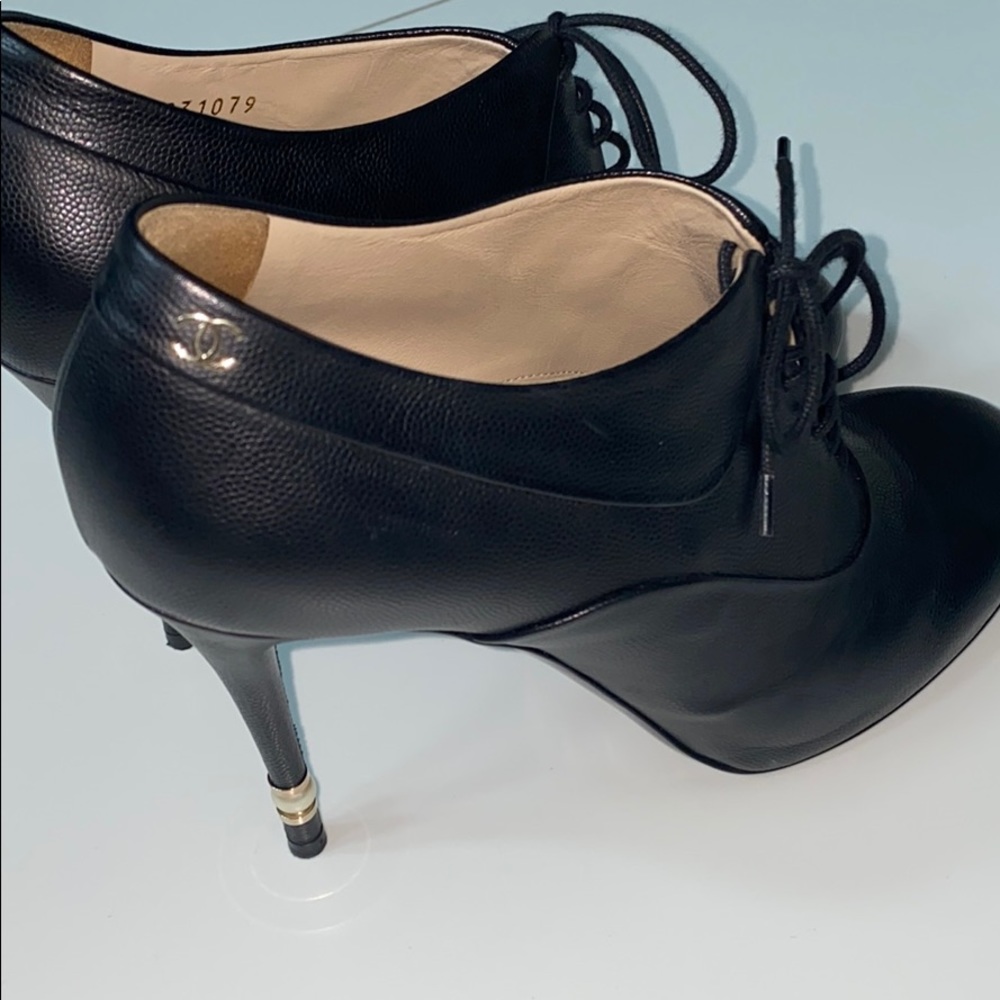 CHANEL lace up calfskin boots - Picture 5 of 14